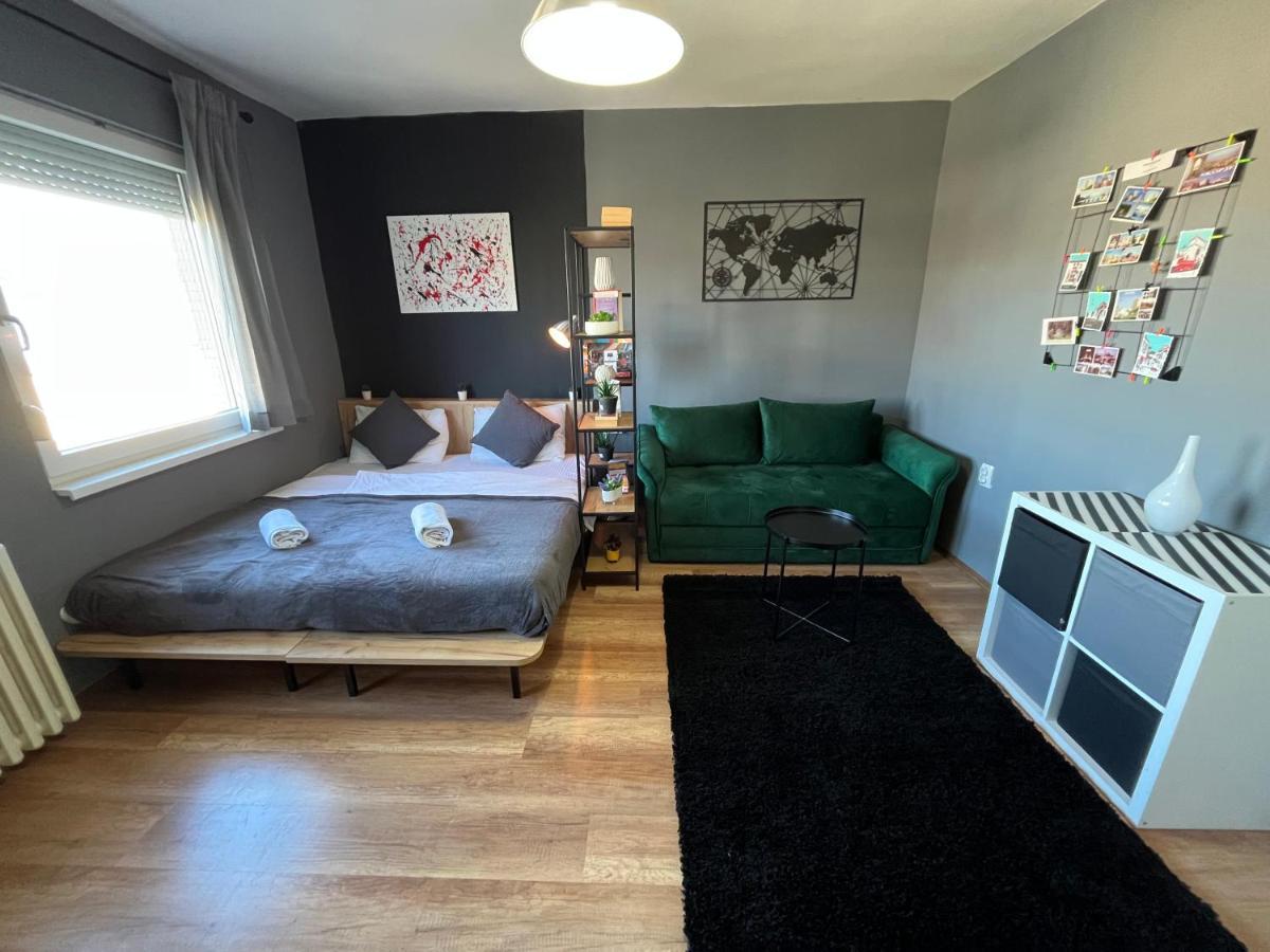 Mickitos City Center Apartment Скопие Екстериор снимка