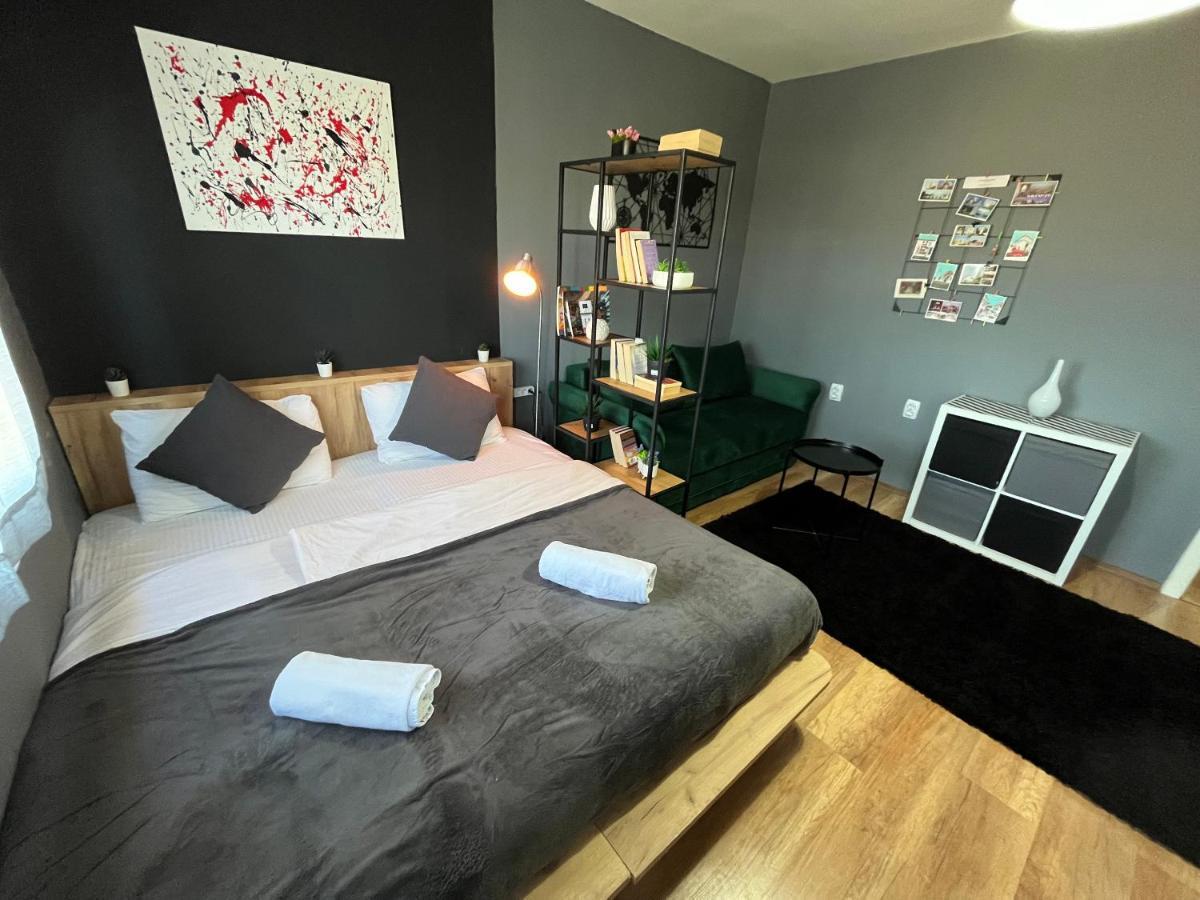 Mickitos City Center Apartment Скопие Екстериор снимка