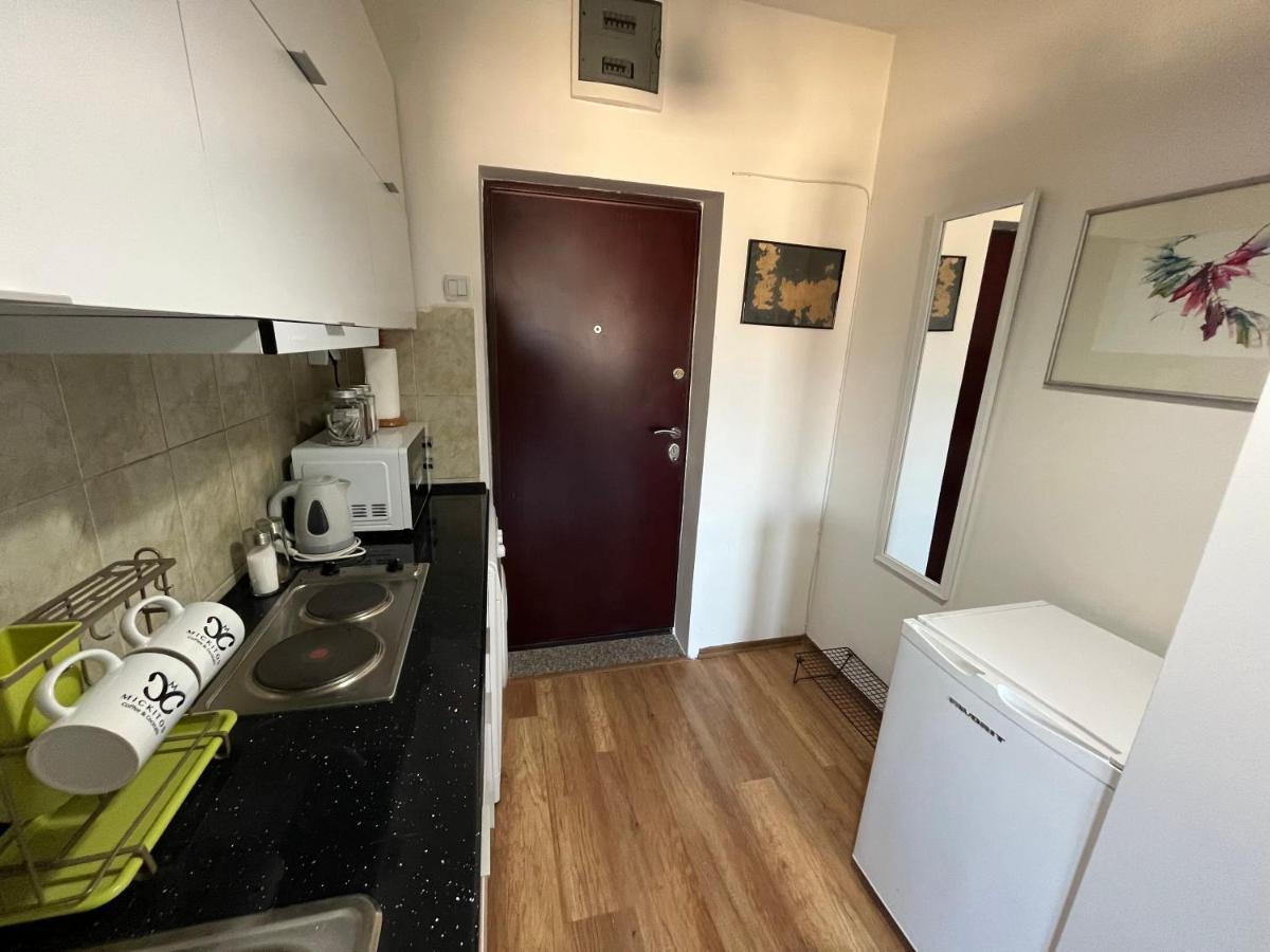 Mickitos City Center Apartment Скопие Екстериор снимка