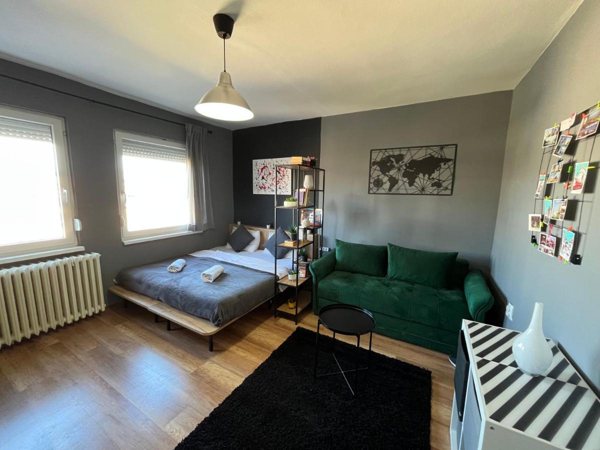 Mickitos City Center Apartment Скопие Екстериор снимка