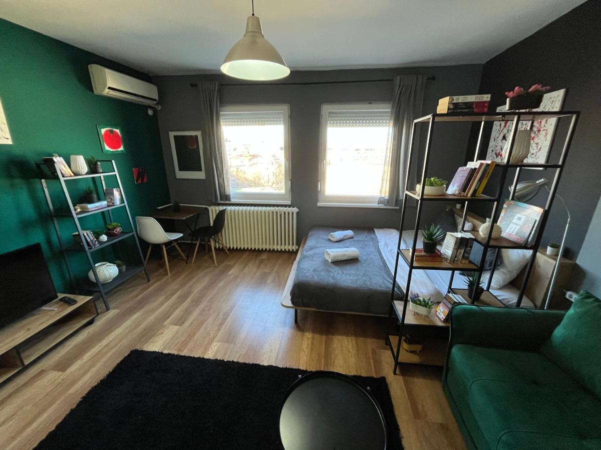 Mickitos City Center Apartment Скопие Екстериор снимка