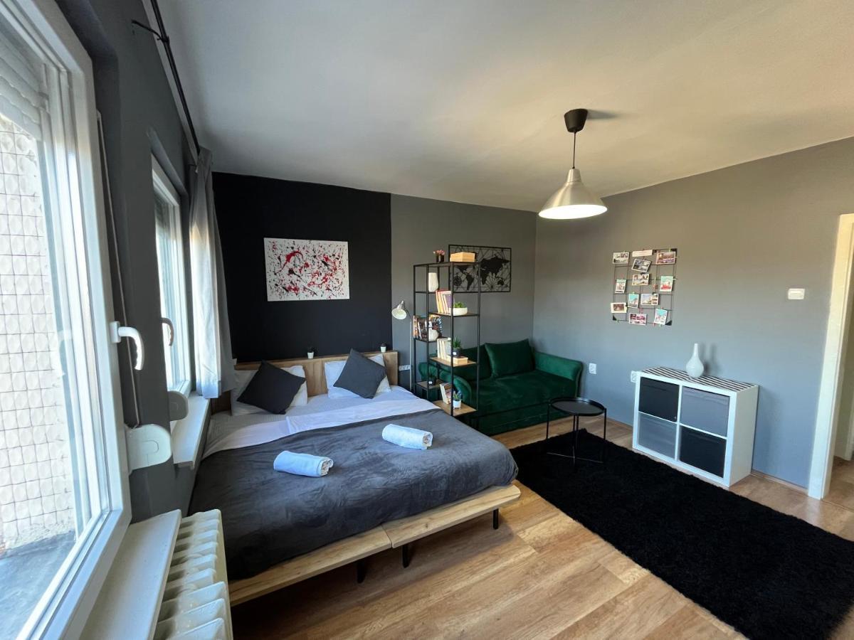 Mickitos City Center Apartment Скопие Екстериор снимка