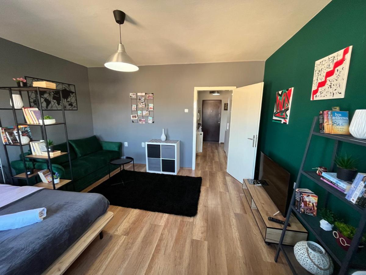 Mickitos City Center Apartment Скопие Екстериор снимка
