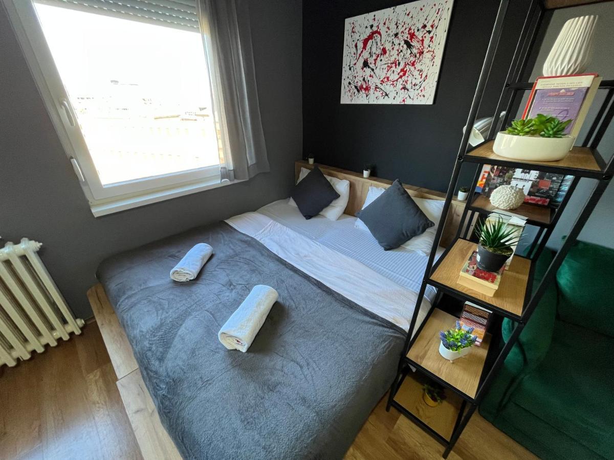 Mickitos City Center Apartment Скопие Екстериор снимка