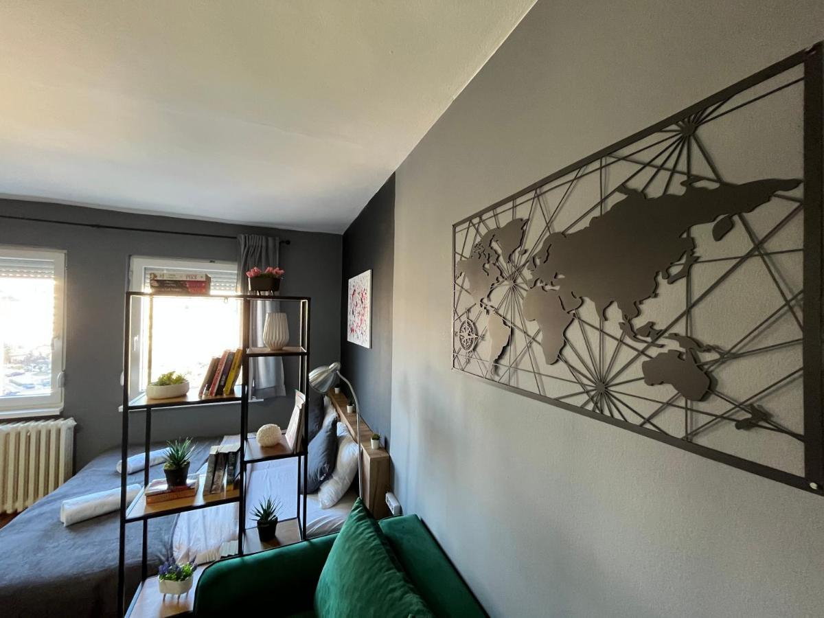 Mickitos City Center Apartment Скопие Екстериор снимка