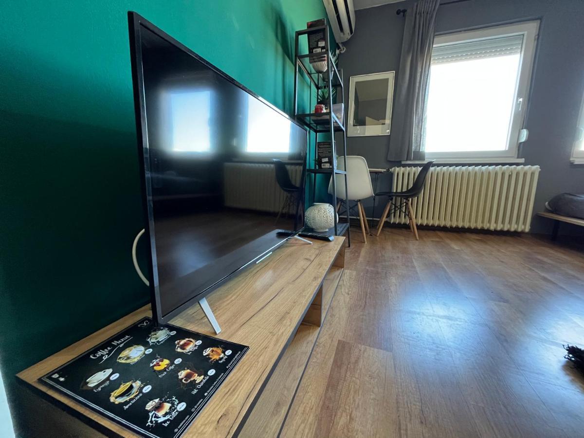 Mickitos City Center Apartment Скопие Екстериор снимка