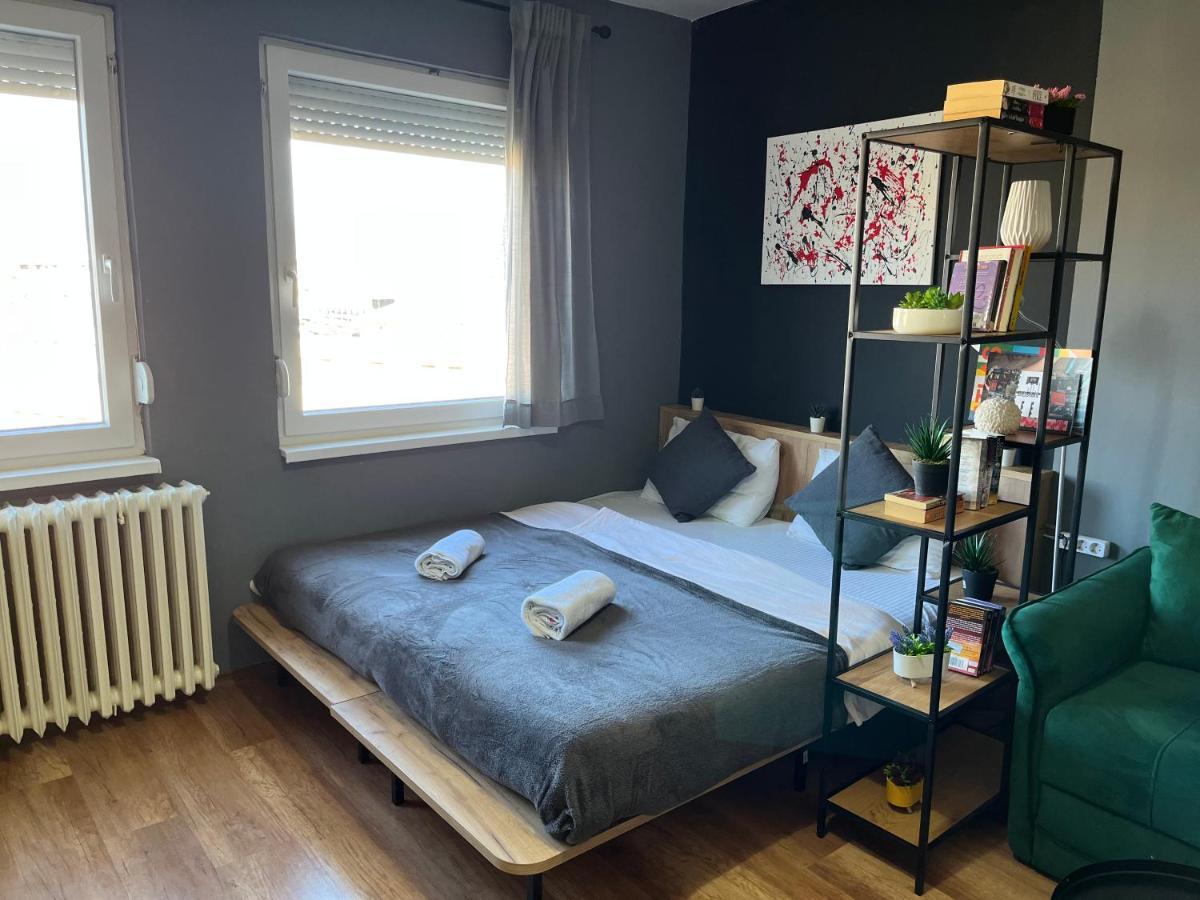 Mickitos City Center Apartment Скопие Екстериор снимка